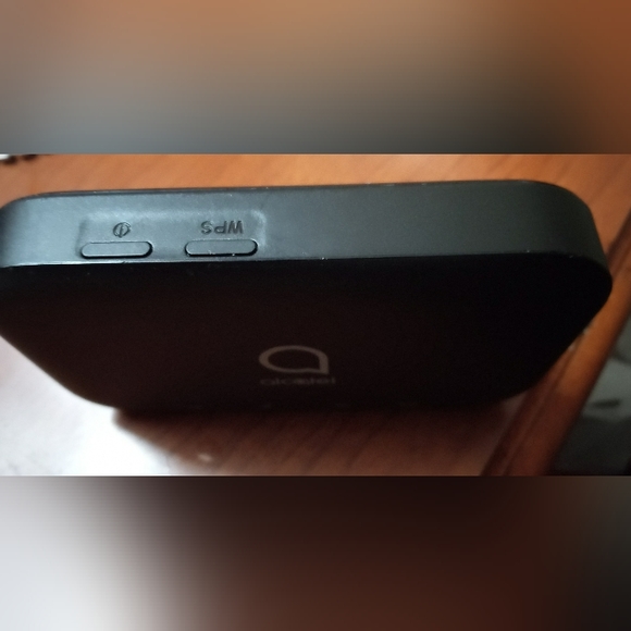 ALCATEL LINKZONE® 2 Wi-Fi 4g LTE Mobile Hotspot MW43TM - Picture 2 of 6